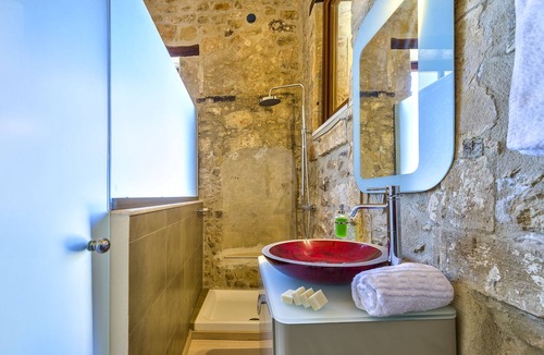 Maroulas House | Bed and breakfast in historic Venetian mansion