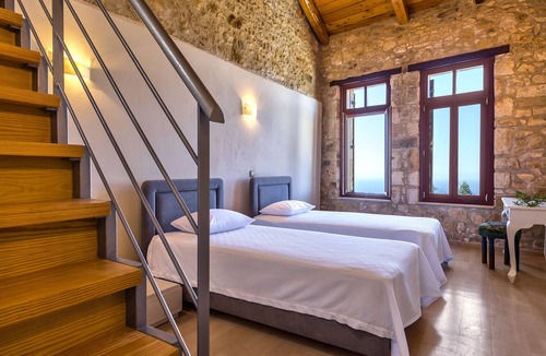Maroulas House | Bed and breakfast in historic Venetian mansion