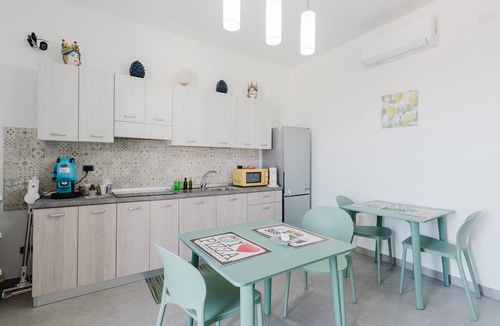 Castelvetrano Apartment | Bed And Breakfast Champagneria 'Room 4' with Shared Terrace, Wi-Fi and Air Conditioning