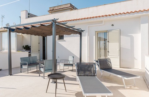 Castelvetrano Apartment | Bed And Breakfast Champagneria 'Room 3' with Shared Terrace, Wi-Fi and Air Conditioning