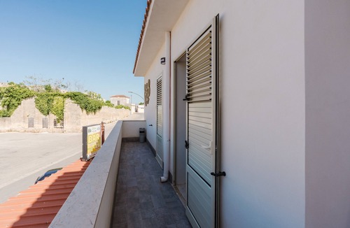 Castelvetrano Apartment | Bed and Breakfast Champagneria 'Room 1' with Shared Terrace, Wi-Fi and Air Conditioning