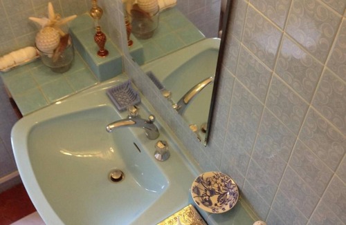 Brignoles Bed & Breakfast | Bed and Breakfast 'Junior' with Mountain View, Shared Pool and Wi-Fi