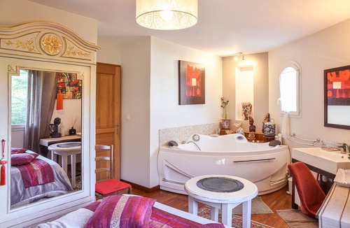 Veyssilieu Bed & Breakfast | Bed and Breakfast 'Maison D'hotes Dolce Vita' with Mountain View, Shared Pool and Wi-Fi