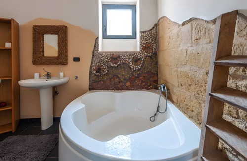 Lizzanello Bed & Breakfast | Bed and Breakfast 'Masseria Il Fondone Rooms A' with Shared Pool, Wi-Fi and Air Conditioning