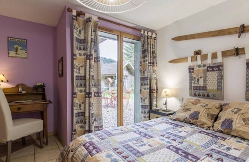 Orcier Bed & Breakfast | Bed and Breakfast 'Mayon' with Mountain View, Shared Garden and Wi-Fi