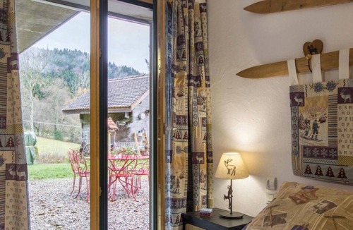Orcier Bed & Breakfast | Bed and Breakfast 'Mayon' with Mountain View, Shared Garden and Wi-Fi