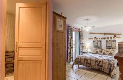 Orcier Bed & Breakfast | Bed and Breakfast 'Mayon' with Mountain View, Shared Garden and Wi-Fi