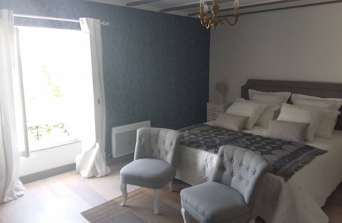 Montmoreau-Saint-Cybard House | Bed and Breakfast 'MONTIS MAURELLI' bedroom 1