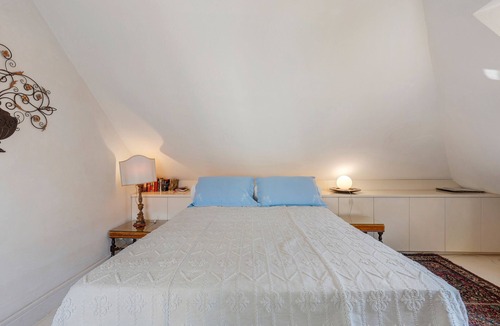 Carignano Bed & Breakfast | Bed and Breakfast 'Palazzo Giustiniani' with Balcony, Wi-Fi and Air Conditioning