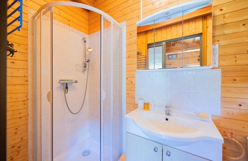 Montcel Bed & Breakfast | Bed and Breakfast 'Petit Chalet' with Private Terrace, Balcony and Wi-Fi