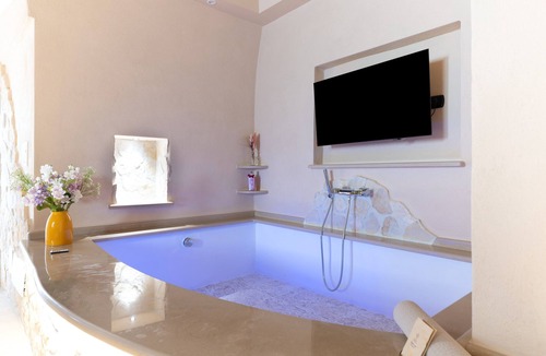 Massafra Bed & Breakfast | Bed and Breakfast 'Super Luxury' with Private Garden, Wi-Fi and Air Conditioning