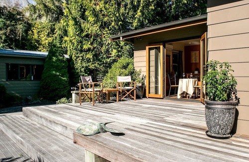 Speargrass Flat Cabin | Bed and Breakfast with Luxury Room near Queenstown on New Zealand's South Island
