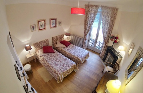 Uzeste House | Bed and Breakfast with swimming pool in the heart of a park