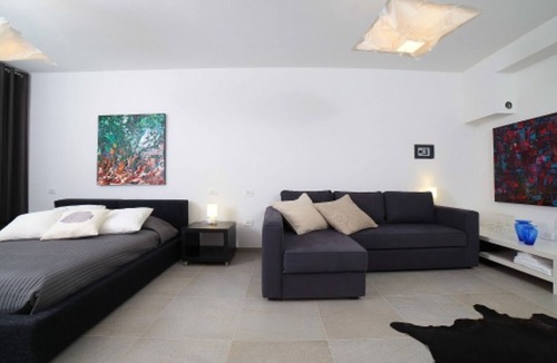 Palazzolo dello Stella Bed & Breakfast | Bed and Breakfast Loggia degli Artisti 'Superior Room' with Shared Pool and Air Conditioning