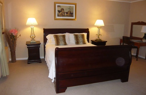 Pickmere House | Bed & breakfast Accommodation in Pickmere nr Knutsford/Northwich. Fully Licenced
