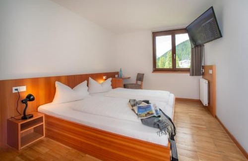 Solda Hostel | Bed & Breakfast Hostel Nives