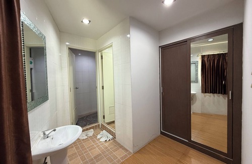 Nonthaburi Hotel | Bed by Cruise at Samakkhi-Tivanont
