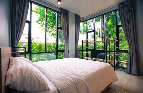 Suan Luang Hotel | Bed Garden 26