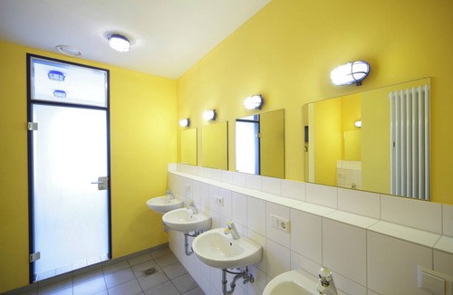Wuelfel Hostel | Bed'nBudget Expo-Hostel Rooms