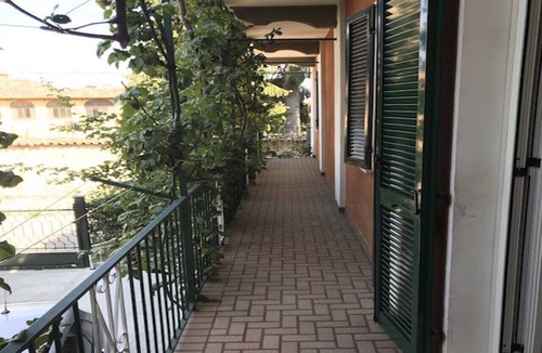 La Morra Apartment | Bed & Roses "Meni"