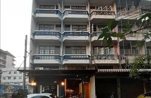 Thung Maha Mek Apartment | Bed's Friend