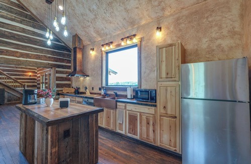 Bedford Cabin | Bedford Cabin w/Porch, 5 Mi to Historic District!