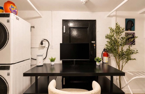 Williamsburg Apartment | Bedford Gardens | Designer W'burg 1BR