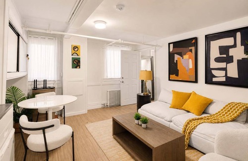 Williamsburg Apartment | Bedford Gardens | Designer W'burg 1BR