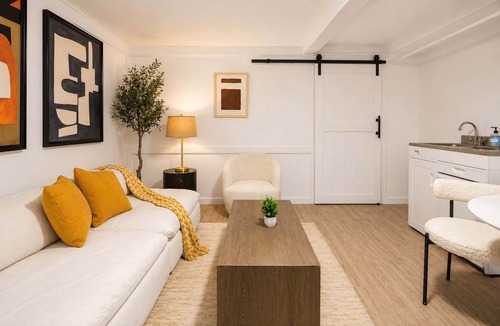 Williamsburg Apartment | Bedford Gardens | Designer W'burg 1BR
