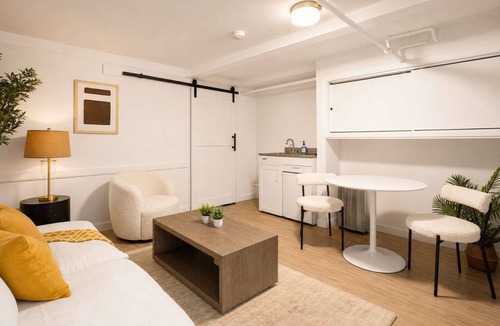 Williamsburg Apartment | Bedford Gardens | Designer W'burg 1BR