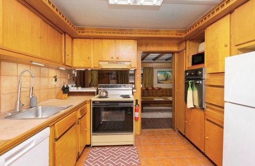 Perryopolis House | Bedroom 2, Retro Vibin' House, 30mi to Pittsburgh