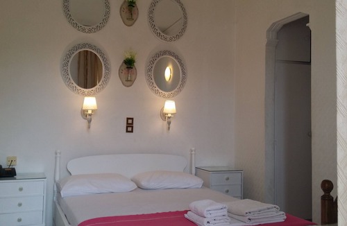 Agia Marina Bed & Breakfast | Bedroom two steps from Agia Marina beach