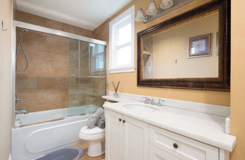 Richmond Bed & Breakfast | bedrooms with private bedrooms in charming Richmond with WiFi close to YVR
