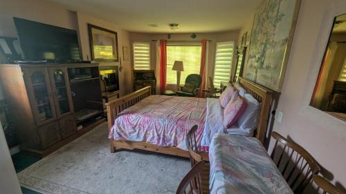 South Central Bed & Breakfast | Beds By the Bridge