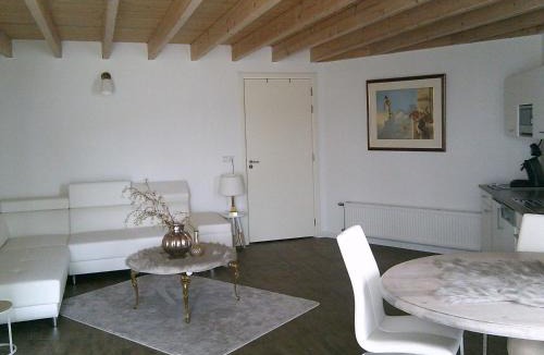 Hoenkoop Apartment | BedStay41