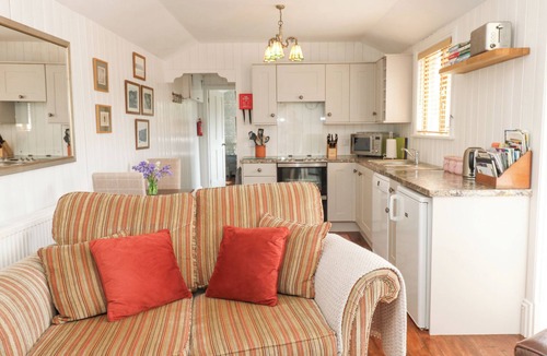 Castleton Cottage | BEE GARTH, with open fire in Castleton