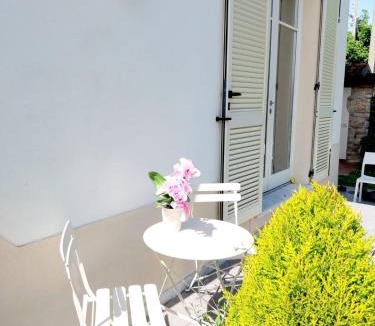 Luni Bed & Breakfast | BEE HOME