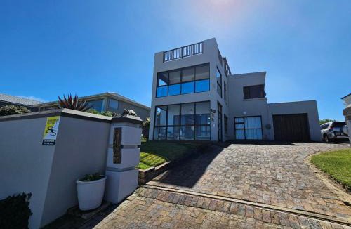Myoli Beach House | Bee Unique