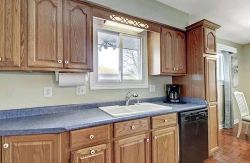 Beech Grove House | Beech Grove Retreat | Yard Garage Sleeps 10!