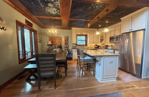 Charter Hills Cabin | BEECH MTN RESORT 2 MILES-4 BR-YARD, SMALL DOG FRIENDLY NO FEE, FIRE PIT, CLEAN