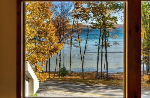 Glen Arbor House | Beech Tree Lodge on Glen Lake in Beautiful Northern Michigan - Minutes from the Sleeping Bear Dunes