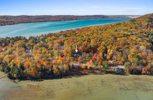 Glen Arbor House | Beech Tree Lodge on Glen Lake in Beautiful Northern Michigan - Minutes from the Sleeping Bear Dunes