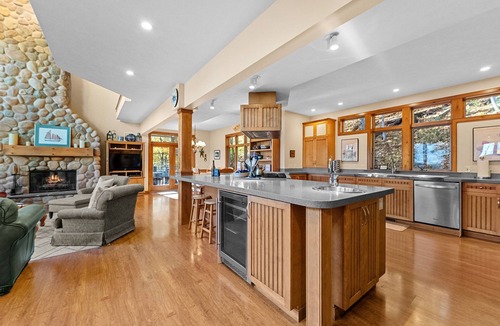 Glen Arbor House | Beech Tree Lodge on Glen Lake in Beautiful Northern Michigan - Minutes from the Sleeping Bear Dunes