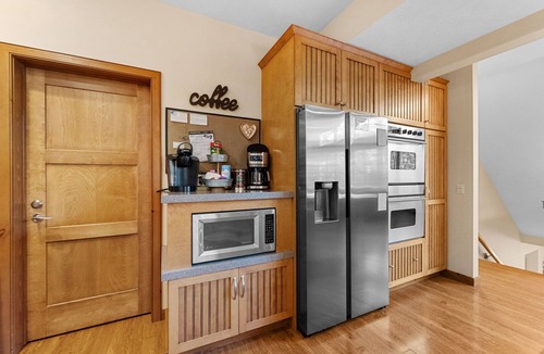 Glen Arbor House | Beech Tree Lodge on Glen Lake in Beautiful Northern Michigan - Minutes from the Sleeping Bear Dunes