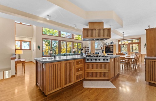 Glen Arbor House | Beech Tree Lodge on Glen Lake in Beautiful Northern Michigan - Minutes from the Sleeping Bear Dunes