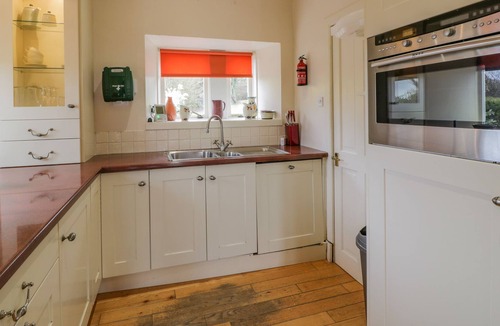 Troon Cottage | BEECH TREE, pet friendly, with hot tub in Troon