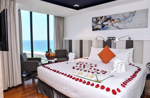 Male Hotel | Beehive Premier