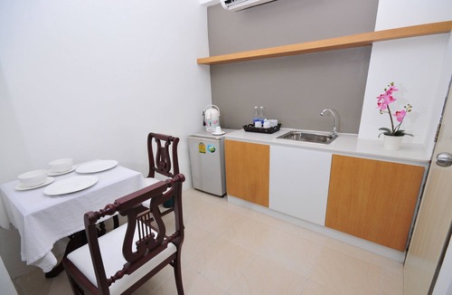 Talat Phlu Hotel | Beerapan Hotel