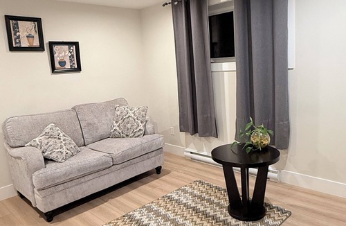 Moncton House | Befitting Crown Suite