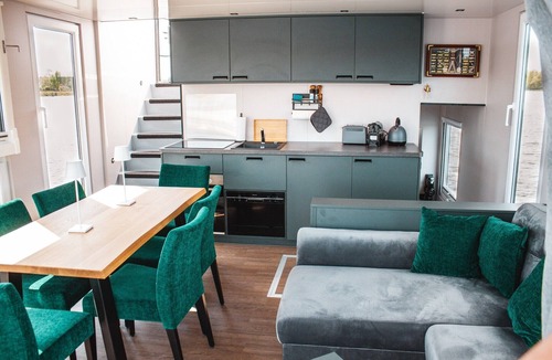 Schmoeckwitz Boat Rental | behagliches Floating Home in Berlin